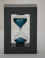 3-Minuten-Sanduhr graues Gestell türkiser Sand